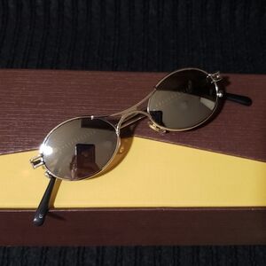 Woman Oval Silver Metalic Sunglasses
